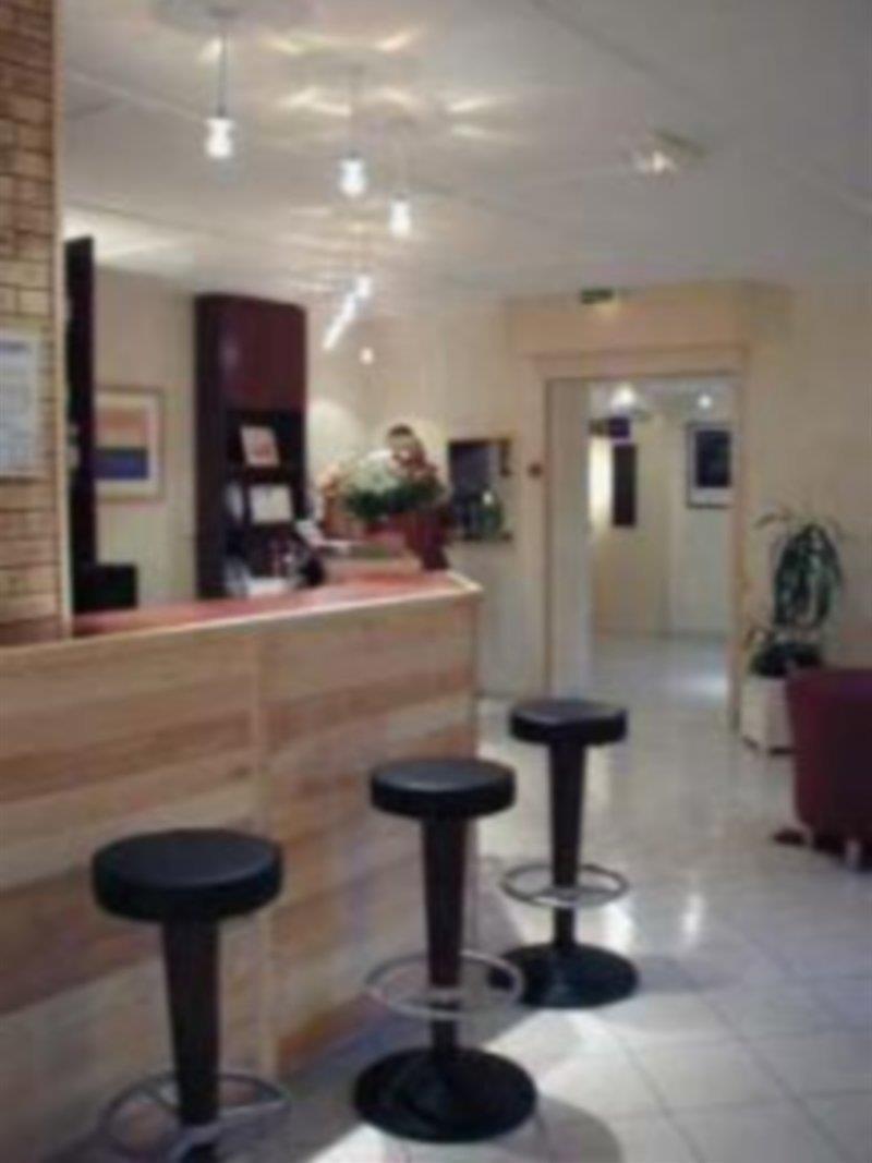 คอมฟอร์ต โฮเต็ล เกรอนอบล์ เมล็อง ไมย์ลอง Hotel เมย์ล็อง ร้านอาหาร รูปภาพ